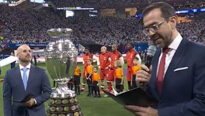 Ceremonia oficial: un pastor paraguayo bendijo la Copa antes del debut de la Selección y llevó “el mensaje de Cristo”