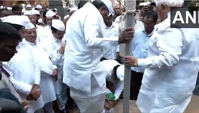 Congress worker removes Karnataka CM Siddaramaiah's shoes while holding Indian flag. Watch video