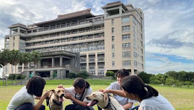 福智教育園區學子 參與緝毒犬寄養家庭專案成功陪伴幼犬