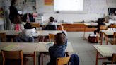 Educación: 22 de cada 100 chicos llegan a los 15 años sin repetir ni abandonar la escuela | CNN