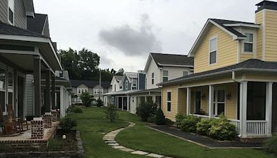 STROLLING AROUND TOWN: Neighborhoods on display | Arkansas Democrat Gazette