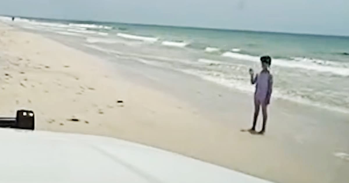 'You need a hug?': Video shows deputy comfort crying girl separated from mom on Florida beach