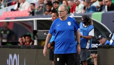 Loco y crítico: tras la goleada, Bielsa cuestionó al DT de México