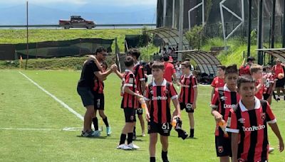 Michael Barrantes vuelve al CAR y se reconforta al ver que su hijo Arjen sigue feliz en Alajuelense