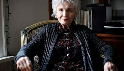 Canadian officer says Alice Munro claimed her daughter was lying about being abused by stepfather