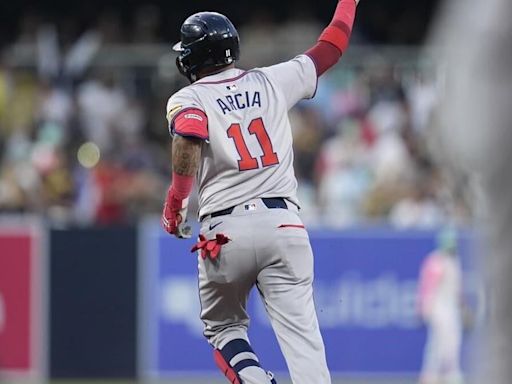 Ozuna warms up for the Home Run Derby with 2 blasts in the Braves’ 6-1 win against the Padres