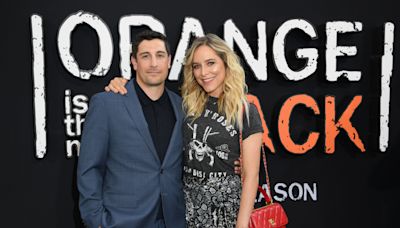 Jason Biggs and Jenny Mollen to Host ‘Dinner and a Movie’ Reboot for TBS