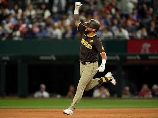 David Peralta hits 1st homer of the season, helps the Padres beat the Rangers 6-4