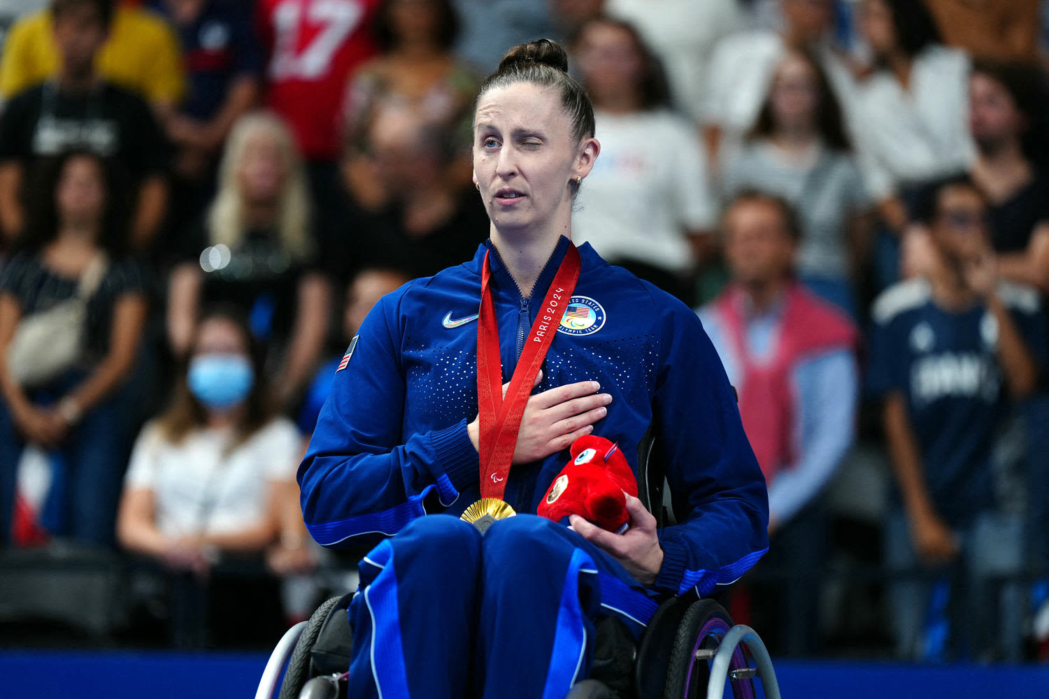 U.S. swimmer Leanne Smith wins record Paralympic gold 2 years after suffering partially collapsed lung