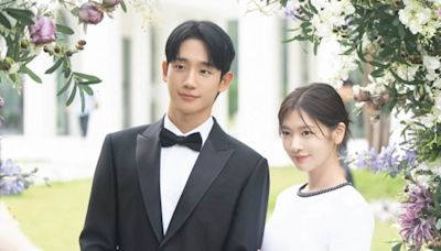 Jung Hae In dominates buzz as Love Next Door ends with highest ratings; Park Shin Hye and Shin Min Ah trail