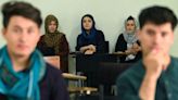 Qué es la abaya, el vestido islámico que Francia prohibió que las niñas lleven en las escuelas
