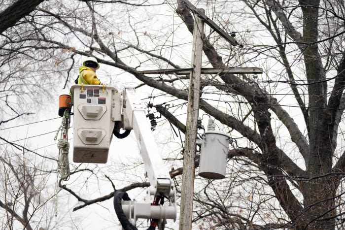 DTE power outages: 18K Metro Detroit customers in the dark Friday