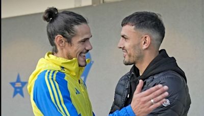 Paredes fue a Boca: abrazó a Cavani