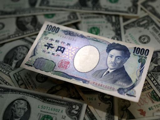 Analysis-Political heat prods Japan, South Korea to team up on weak currencies