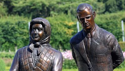 New sculpture of late Queen Elizabeth II and Prince Philip – plus corgis – divides opinion | CNN