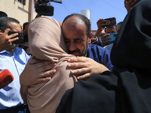 Israel liberta dezenas de presos palestinos, incluindo diretor do hospital Al Shifa de Gaza