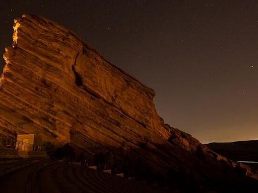 Video: Mass Sighting of Huge Flying Saucer Reported by Red Rocks Worker | iHeart