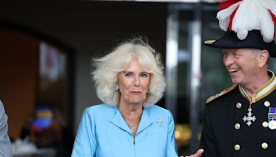 Camilla Parker Bowles affaiblie à Guernesey : cette blessure physique visible après sa visite mouvementée