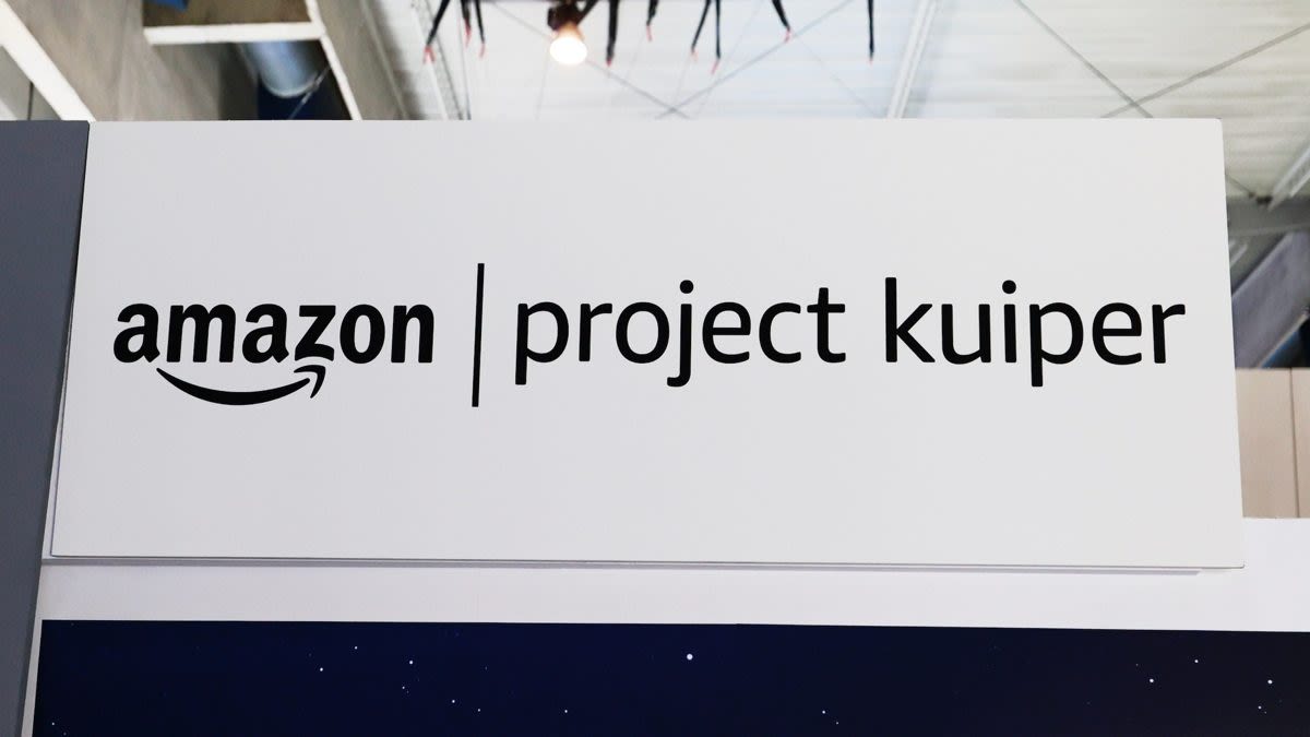 Prototype Amazon Project Kuiper Satellites Headed for a Fiery Demise