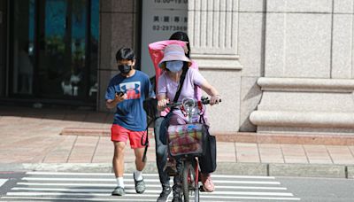 夏至烈陽烤全台！大台北36°C「拉高溫警報」 週末降雨熱區一圖看