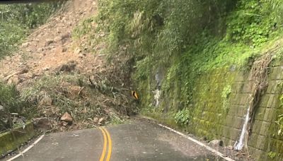 快訊/午後「核級雨彈」釀災！台21線水里段「恐怖山崩」阻交通