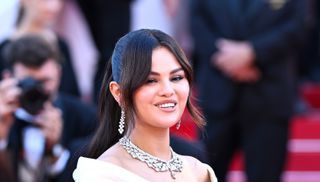 ¿Bebé en camino? Selena Gomez desata rumores de embarazo con este vestido en Cannes