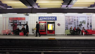 La station Concorde du métro parisien, fermée pour les JO, a finalement rouvert plus tôt aux usagers de la ligne 12