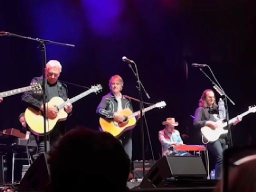 Rush’s Geddy Lee And Alex Lifeson Covered Gordon Lightfoot In Toronto: Watch