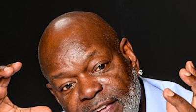 Gators legend Emmitt Smith to serve as Mr. Two Bits vs. Texas A&M