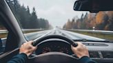 Un matemático explicó por qué no es recomendable manejar a 140 kilómetros por hora en una autopista