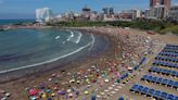 Verano 2023: sortean 60 carpas en el balneario Punta Mogotes de Mar del Plata