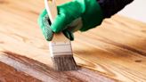 ¿Cuál es la diferencia entre un barniz y un protector de madera?