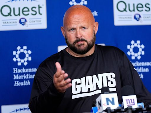 Does Giants HC Brian Daboll need to simplify his offense for the players to get back on track?