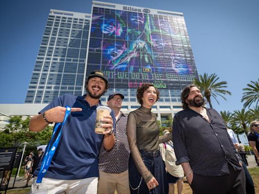 Before 'What We Do in the Shadows' ends, experience Comic-Con with them one last time