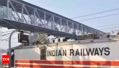 Chhattisgarh: Engine of empty passenger train derails after hitting fallen tree, driver injured | Raipur News - Times of India