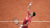 Djokovic inicia la defensa de su título del Abierto de Francia con una titubeante victoria