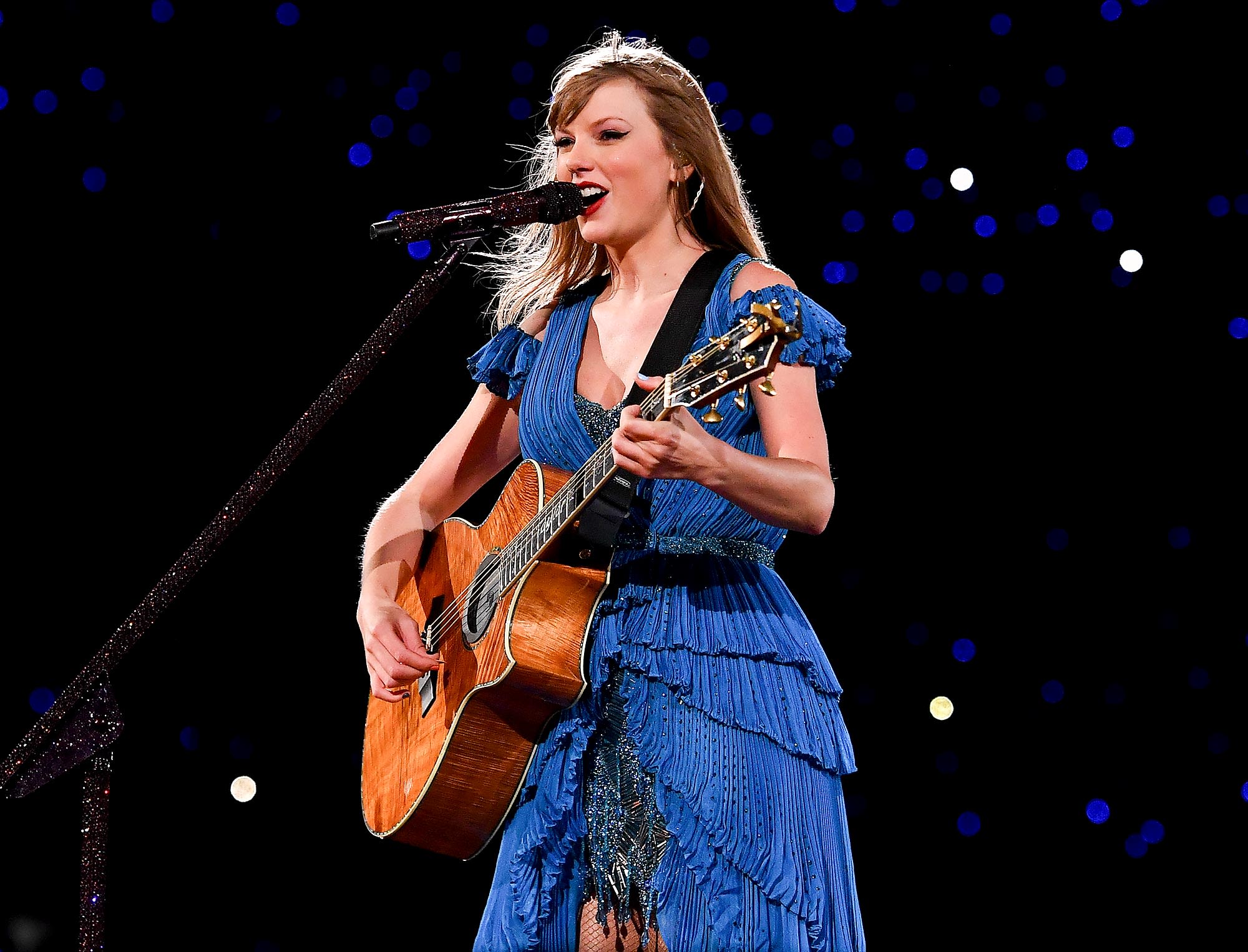 Taylor Swift Mashes Up 2 New Songs for 2nd ‘Eras Tour’ Show in Lyon