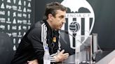 Gary Neville destapa a Peter Lim