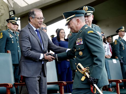 Toma posesión nuevo comandante del Ejército de Colombia, ante reto de aumento de violencia