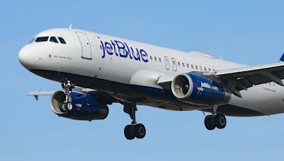 Screaming match breaks out on JetBlue flight after mom caused delays