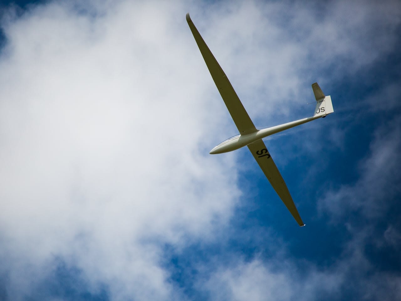 Pilot, 65, dead after glider crash near Diamond Valley