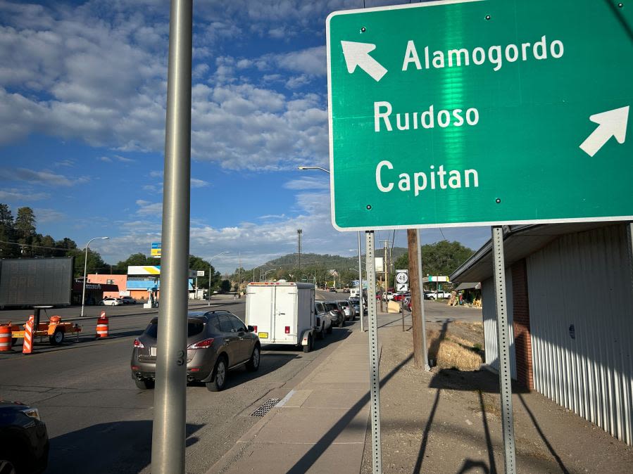 Village of Ruidoso residents allowed to return as wildfires continue