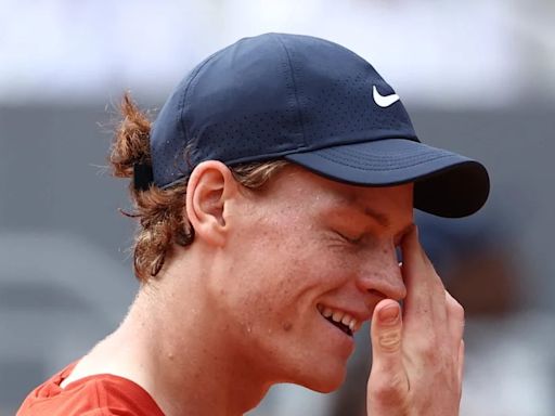 La reacción de Jannik Sinner al enterarse en cancha que se convirtió en número 1 del mundo tras la baja de Djokovic de Roland Garros