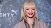 Rihanna aparece com novo visual em evento de moda na Inglaterra