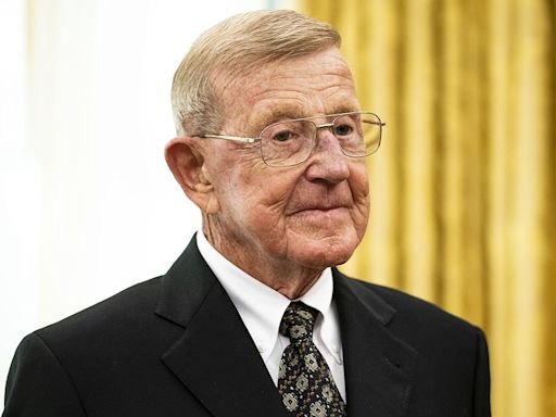 Lou Holtz makes stance on non-US citizens voting in elections clear