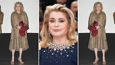 Catherine Deneuve, splendida ottantenne in abito animalier e… tattoo tribale in vista