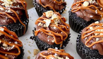 Dulce De Leche-Stuffed Millionaire's Shortbread Cupcakes Recipe