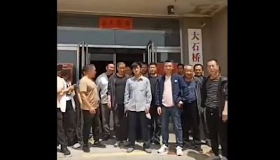 大陸民眾抗爭風起雲湧 遼寧工人們信訪局維權(圖) - 社會百態 -