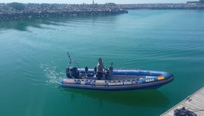 La Guardia Civil halla en el mar una bolsa con objetos personales del desaparecido en Rota