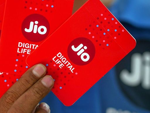Reliance Share price : Jio could list by 2025 says Jefferies, who expects 7-15% upside for the stock | Stock Market News